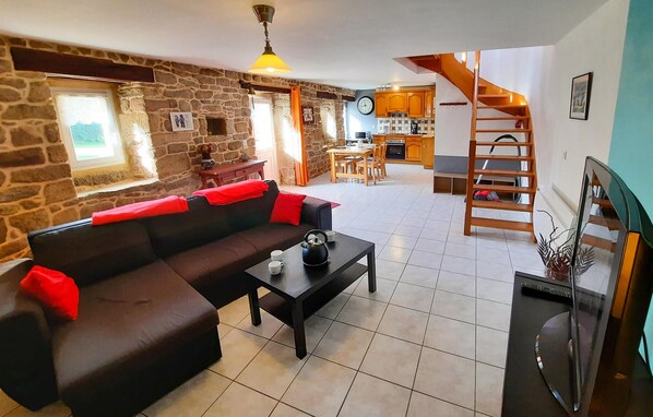 TV, fireplace, DVD player