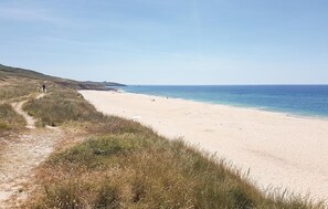 Platja a a prop i pesca 
