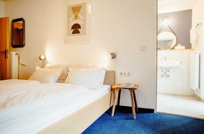1 bedroom, travel crib, WiFi, bed sheets