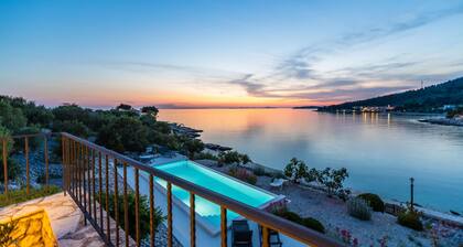 Belle maison de 6 chambres Ă Primosten