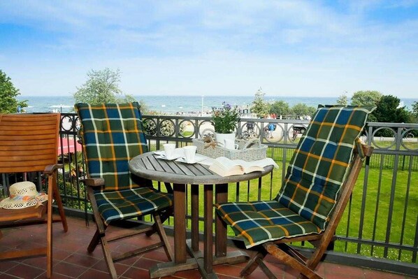 Unclassified image, 1 of 11, button