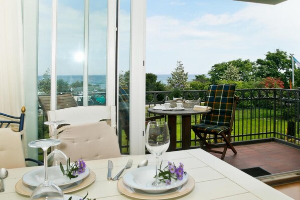 Dining - (184/2) 3 room apartment - direct lake view - Apartment house Atlantic (Kühlungsborn)