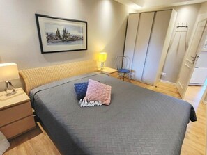 Unclassified image, 5 of 11, button