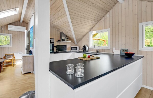 Frigorifero, piano cottura, lavastoviglie, macchina per tè/caffè