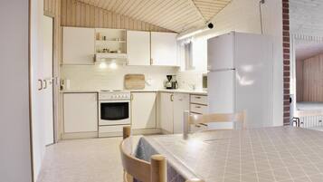 Geladeira, micro-ondas, cooktop, lava-louças