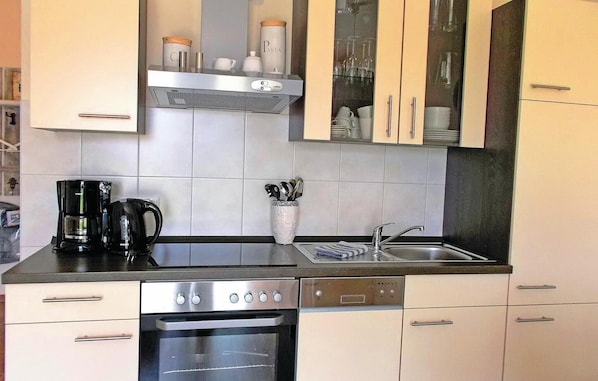 Kühlschrank, Herdplatte, Geschirrspüler