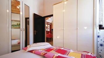 1 bedroom, bed sheets