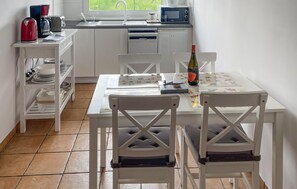 Fridge, microwave, dishwasher, coffee/tea maker