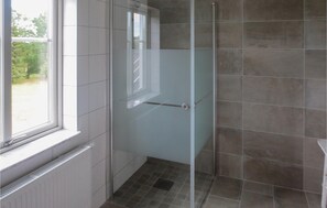 Shower - 4 bedroom beautiful home in Gnosjö (Gnosjö)