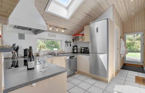 Frigorifero, piano cottura, lavastoviglie, macchina per tè/caffè