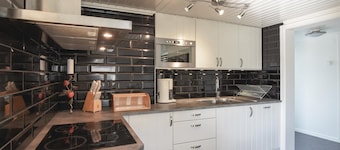 5 bedroom beautiful home in Björketorp
