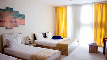 Standard Triple Room | Minibar, desk, soundproofing, iron/ironing board