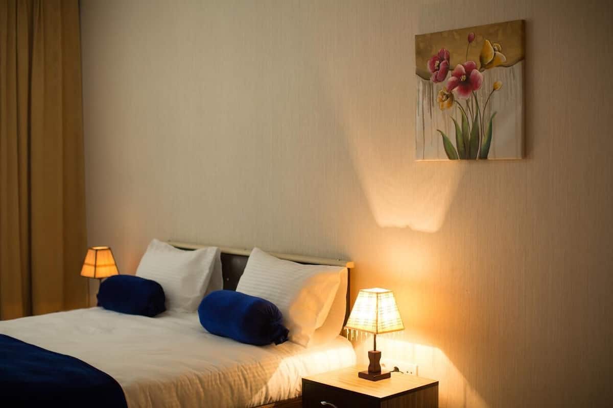 Chambre Double Standard | Minibar, bureau, chambres insonorisées, fer et planche à repasser