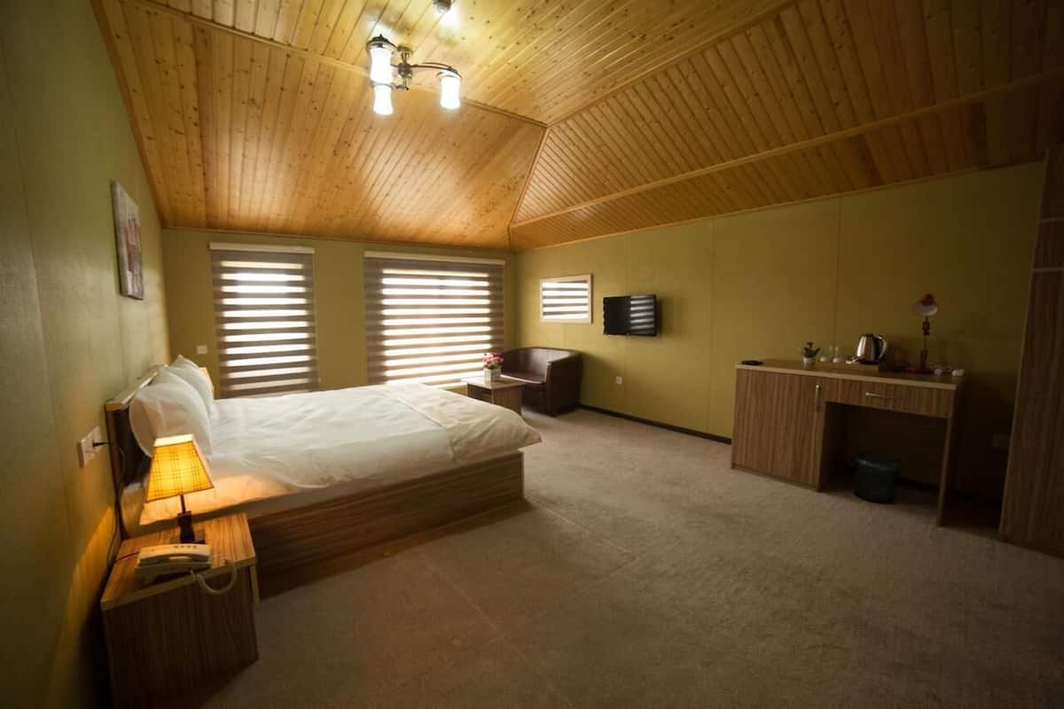 Chambre Simple Standard, 1 grand lit | Minibar, bureau, chambres insonorisées, fer et planche à repasser