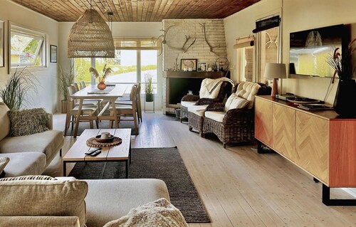 Stunning home in Hjälteby with kitchen