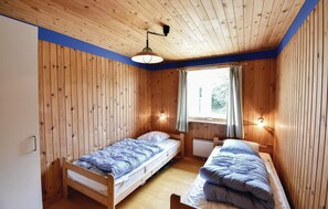 5 chambres, lit de bébé portatif