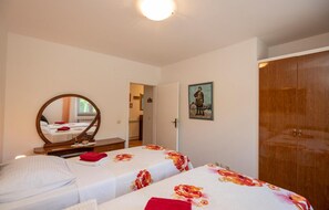 4 quartos, cofres nos quartos, berço de viagem, Wi-Fi de cortesia