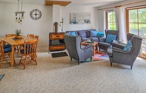 TV, fireplace - Amazing home in Prerow with WiFi (Prerow)