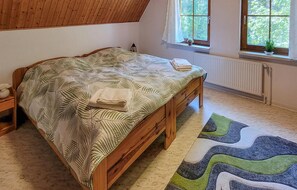 3 bedrooms, travel crib, free WiFi, bed sheets - Amazing home in Prerow with WiFi (Prerow)