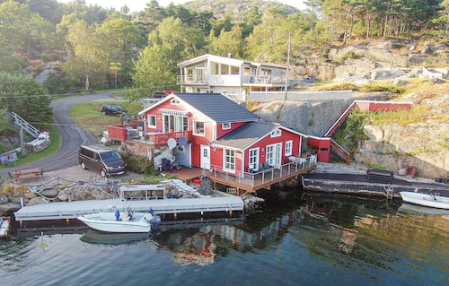 Strandhaus in Lyngdal mit WLAN