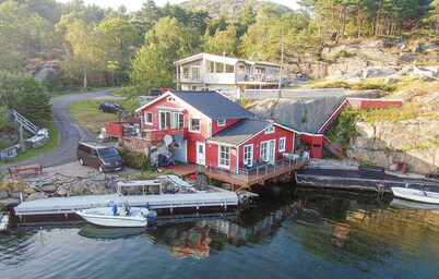 3 bedroom awesome home in Lyngdal