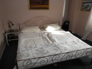 1 habitación y ropa de cama 