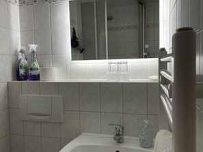 Hårtørrer, håndklæder