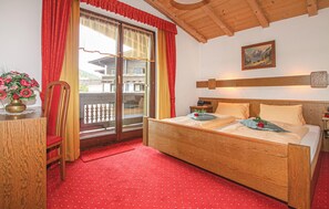 1 Schlafzimmer, Reisekinderbett
