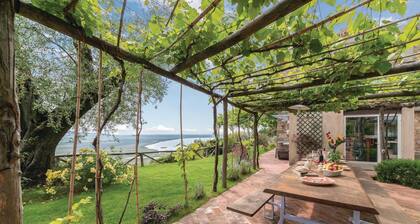 Cozy home in Massarosa (LU) with sauna