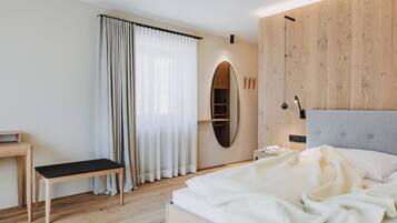 1 bedroom, in-room safe, desk, WiFi