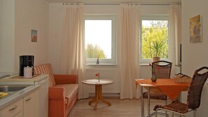 Dining - Beach chair house 1 150 m to the beach quiet location - Beach chair house 1 150 m to the beach (Göhren)