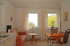 Dining - Beach chair house 1 150 m to the beach quiet location - Beach chair house 1 150 m to the beach (Göhren)