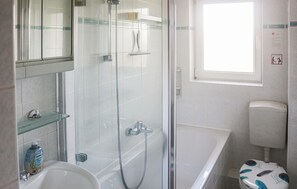 Bathroom - Nice apartment in Alt Bukow OT Teschow (Alt Bukow OT Teschow)