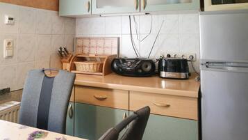 Kühlschrank, Herdplatte, Geschirrspüler