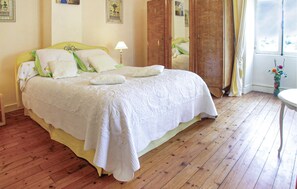 2 bedrooms, in-room safe, travel crib, free WiFi