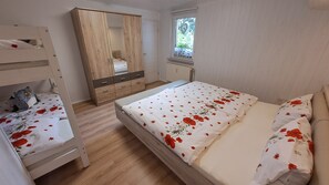 1 chambre, lit de bébé portatif, Wi-Fi, literie fournie