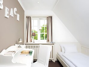 4 habitaciones, tabla de planchar con plancha, cuna de viaje y wifi 