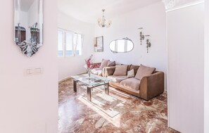 Living area - Lovely apartment in Calahonda with WiFi (Calahonda)