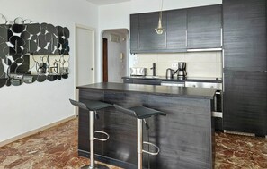 Fridge, microwave, stovetop, dishwasher - Lovely apartment in Calahonda with WiFi (Calahonda)