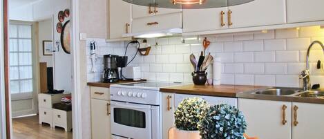 Refrigerador, placa de cocina, lavavajillas, cafetera/tetera