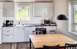Refrigerador, microondas, placa de cocina, lavavajillas
