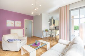 Televisión y chimenea 