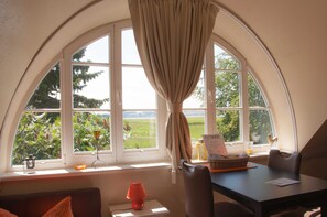 Unclassified image, 4 of 16, button