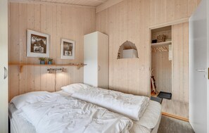 3 bedrooms, travel cot, free WiFi