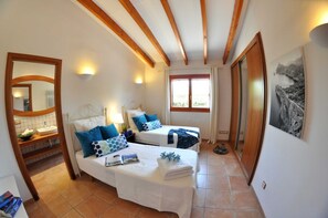 3 chambres, coffres-forts dans les chambres, lit parapluie, Wi-Fi