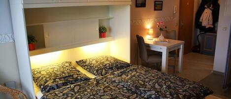 1 室のベッドルーム、WiFi