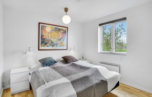 2 bedrooms, travel cot, free WiFi