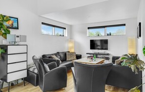 TV, DVD player - Lovely home in Kirke Hyllinge with WiFi (Kirke Hyllinge)