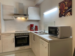 Unclassified image, 5 of 45, button