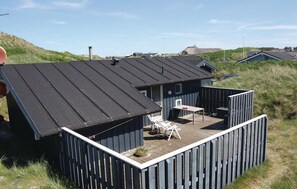 Outdoor dining - Nice home in Blokhus with kitchen (Blokhus)